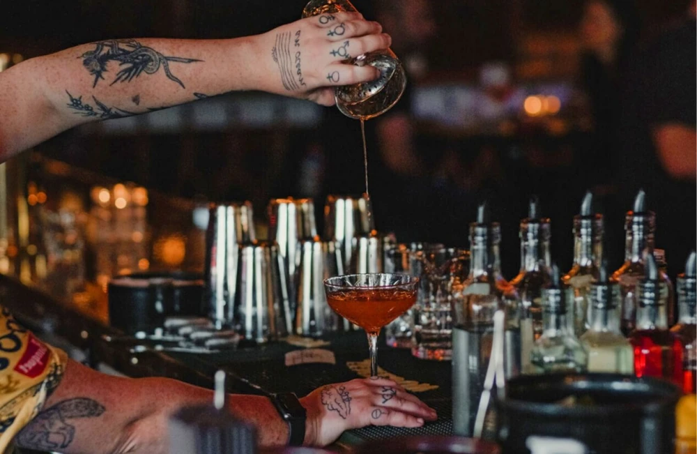 Eat, Drink + Hang