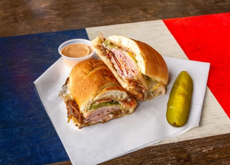 Late-Night Eats: Where to Grab a Bite After Seattle’s Best Concerts and Shows